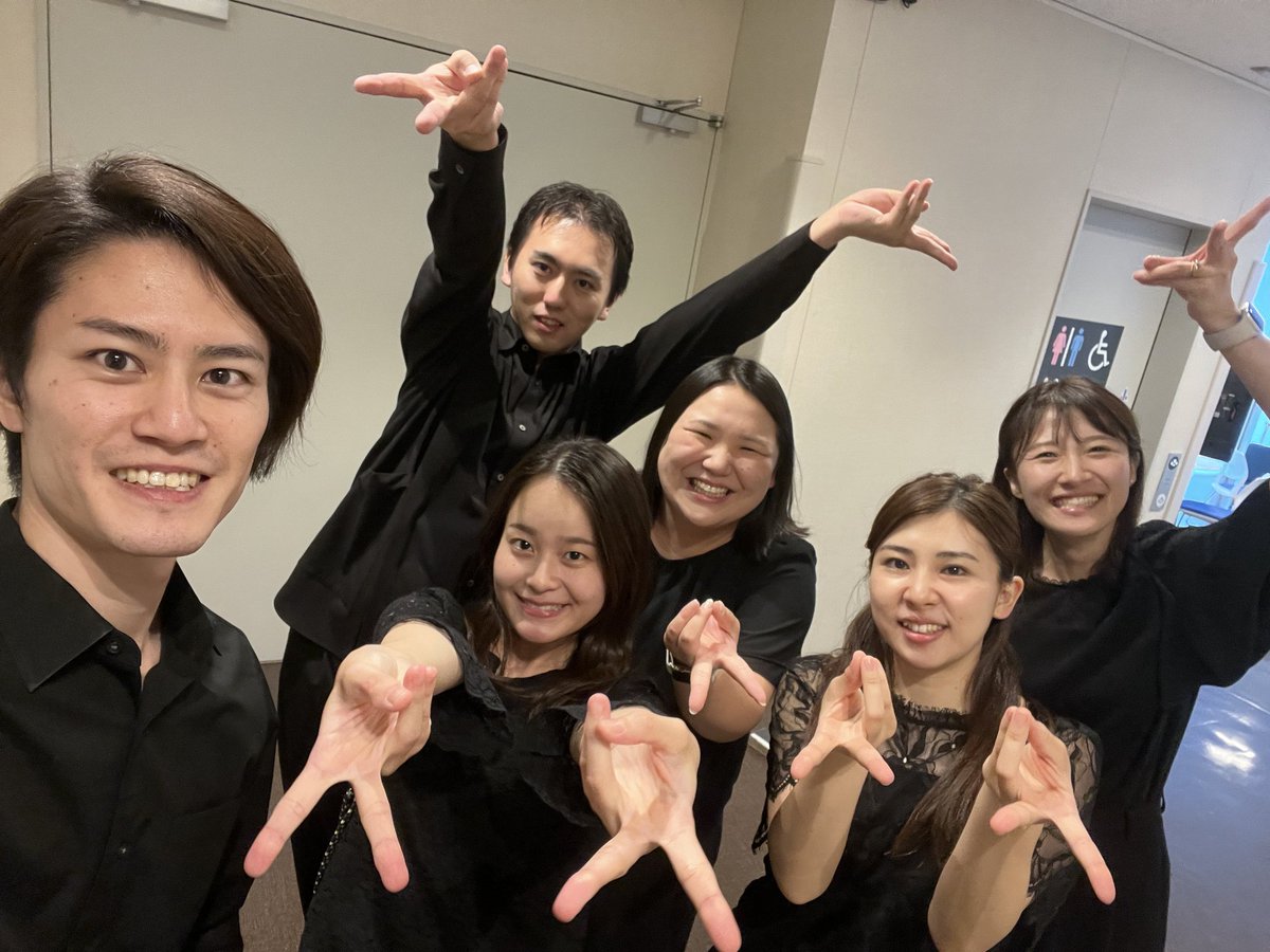 music_ueda's tweet photo. 演奏家の皆さんの(スタッフもいる)楽しそうなお写真もいただきました📷✨

皆様ありがとうございました♪ https://t.co/waz4BVtk5M