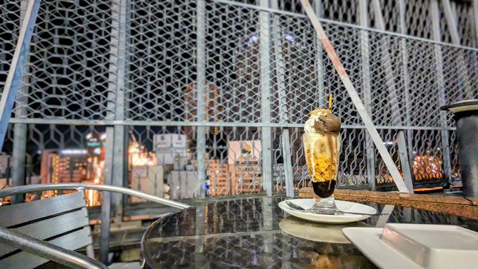 独りラブホのベランダで食べるパフェは乙なもんだぜ https://t.co/ww1hwxJzPX