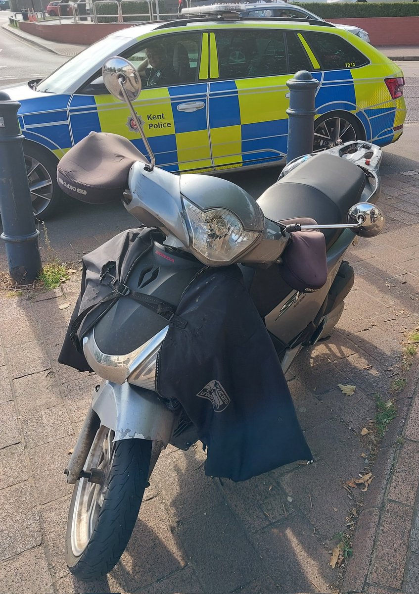 KentPoliceRoads's tweet photo. #RPU3 spotted this moped in Maidstone, checks showed scrapped and no insurance. Rider was also disqualified from driving until 2024. Driver reported for all offences and bike seized.
#GoosenTribe #NiceStop DS https://t.co/gwhArYbHGk