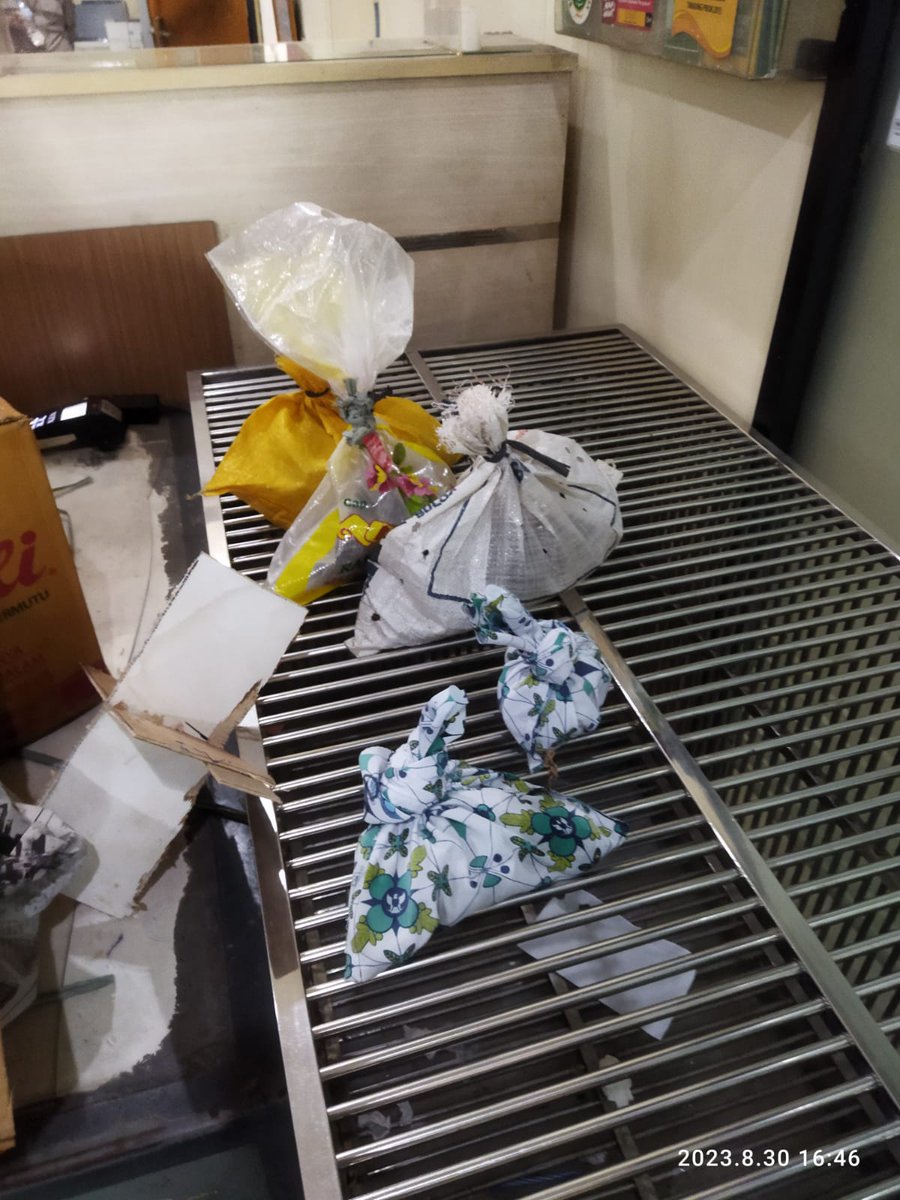 bahronialmansur's tweet image. Ular ini adalah spesies yang masuk dalam kategori satwa langkah dan dilindungi, Penggagalan pemasukan tersebut berkat kerja sama yg baik antara Intelijen Karantina tg priok dan Bais #ular #satwa #PapuaIndonesia