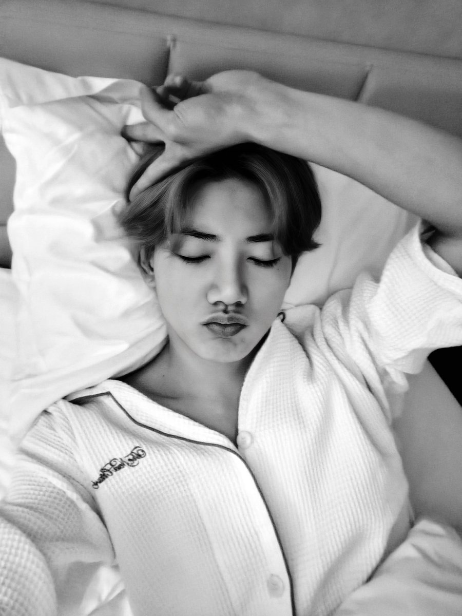 TRSRVERSE_'s tweet photo. [230903] 🐨트레저 준규🌟위버스

"잘자🌠트메🖤"

トレジャージュンギュ
TREASURE JUNKYU
@treasuremembers https://t.co/8R17DvLP0F