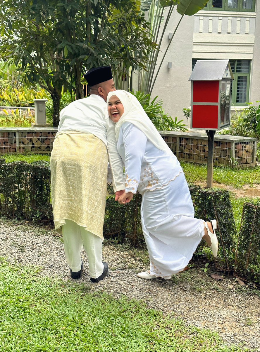 afikween's tweet photo. Guyss i dah kahwin!!!!!! https://t.co/HqRKh1V6XC