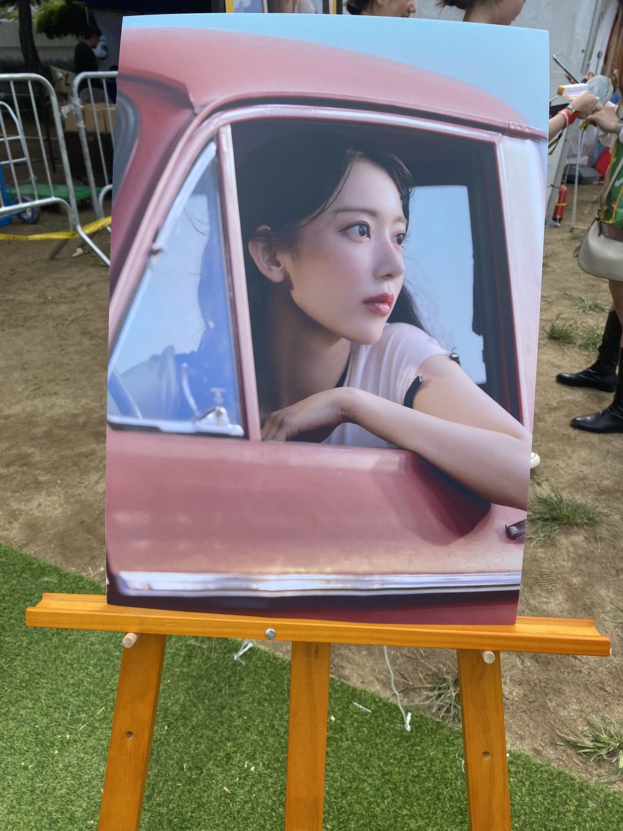 mndy_w's tweet photo. 제가 리스펙 페스티벌에서 사쿠라가 만났다✨🫶🏻 ㅎㅎ

#리스펙페스티벌2023
#RESFFECTFESTIVAL2023
#프리메라
#오가니언스펩타이드세럼
#비타티놀세럼
#MIYAWAKISAKURA
#宮脇咲良
 #사쿠라 https://t.co/KZHA6AxJu1