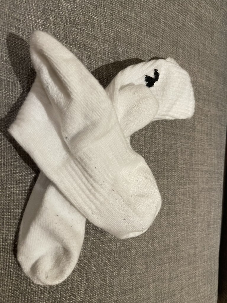 litipinbj's tweet photo. 惦记了兄弟一天的🧦  晚上终于能享用了 果然穿一天还是有味道的 好想跪着让他踩啊 https://t.co/jUHarNXp7q