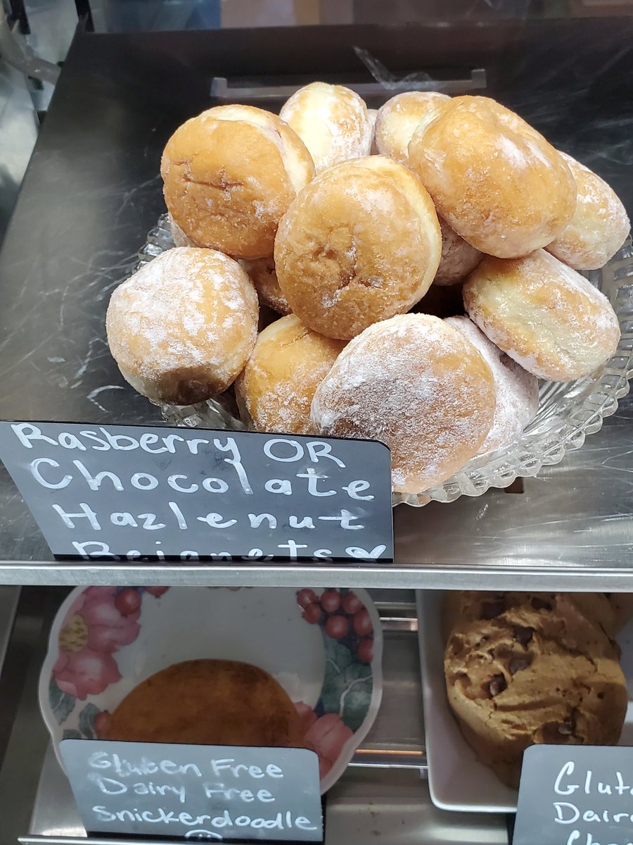 LadyDi1002's tweet image. Fresh squeezed orange juice, raspberry beignets, and muffins at @OldMillCafeEC on this beautiful SunDay morning

#HistoricEC

#WalkingTheWalk

#TakingItEasy

#RestfulWeekend