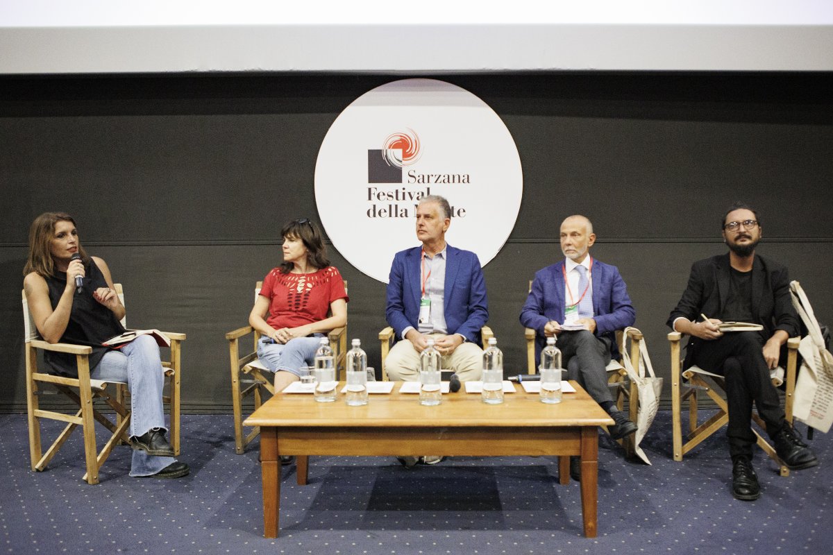 FestdellaMente's tweet photo. 🔴 MARIANNA APRILE, MAURIZIO CAREDDU, ENRICO CASALE, CRISTIANA FARINA, GIANLUCA GUIDA ⚫
• La meraviglia dentro: storie di arte e bellezza dalle carceri italiane •
#FdM23 #meraviglia #festivaldellamente #Sarzana #festivalculturali @mariannaaprile @CristianaFarin3 https://t.co/jX49TZB15h