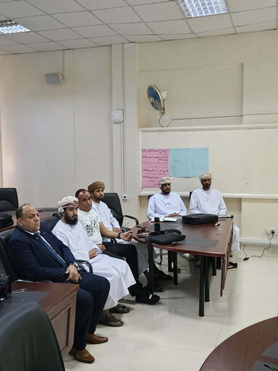 WhdtZ's tweet photo. عودا حميدا... وعام دراسي ملئ بالانجازات
عقد اليوم الاجتماع الاول لمشرفي الرياضة المدرسية  بتعليمية ظفار. استعرضت من خلاله الفاضلة / خديجة قطن اهم مستجدات المادة لتجويد الزيارات الاشرافية. https://t.co/6KFi13r5f4