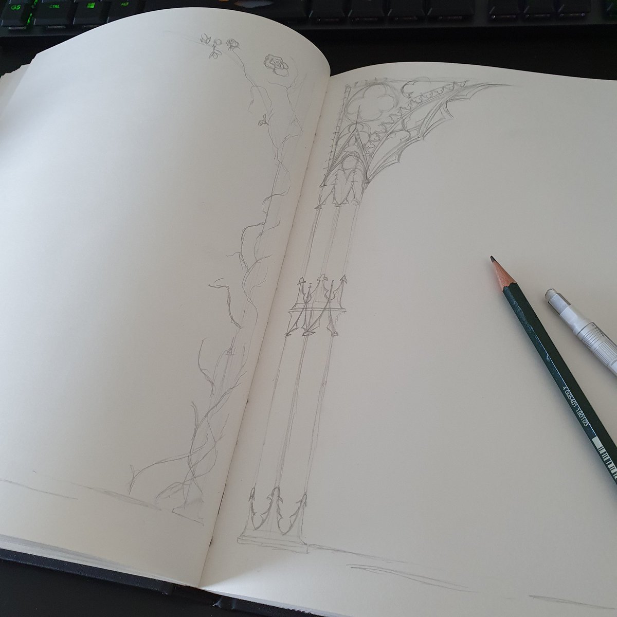 EdorielleT's tweet photo. Pour la première étape, je me fais un croquis des dessins que je veux pour les pages intérieures. (Pour les roses à gauche, j'hésite encore, j'avoue.)

Maintenant il va falloir mettre au propre sur Toshop. Ça va être long long... https://t.co/cQw0lj2WaJ