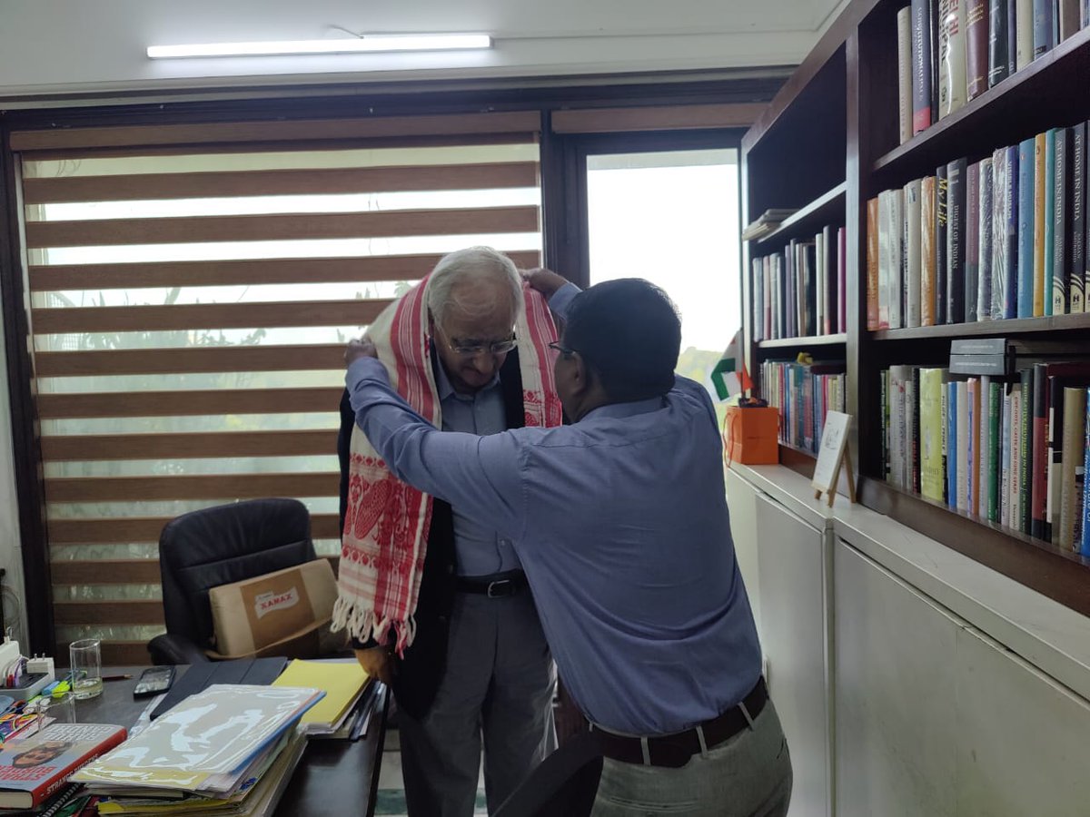 MPAbdulKhaleque's tweet photo. Greeted Jonab Salman Khursid, former Union Minister of External Affairs, Law and Justice etc ,  Senior Lawyer of Supreme Court and new CWC Member of @INCIndia with traditional Assamese Gamocha in his Delhi office m
@salman7khurshid https://t.co/Req1xrIwwN