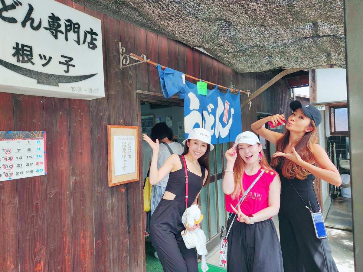 yoko_aramaki's tweet image. 香川といえば、うどん！
みんなで #根っこ さんのうどん食べに行きました！
いや〜凄かった…感動レベル🥹
今まで食べたうどんの中で、最強レベルのコシ！
あ〜　スキ😳💓
こんなのいつも食べられる地元の方が羨ましいいいい
うどん大好きいいい😍
お店の温室植物園みたいな雰囲気も素敵でした🥰