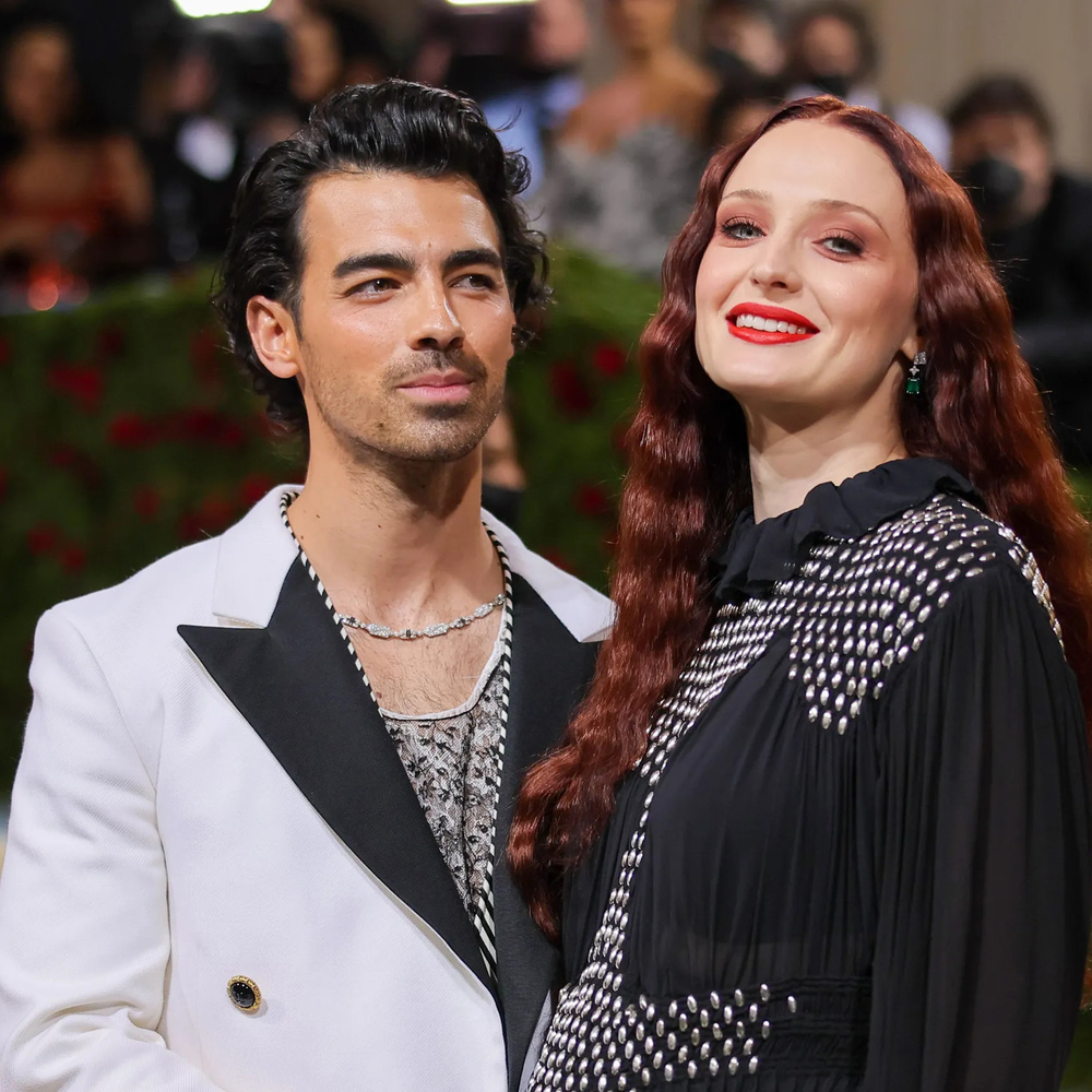 PopCrave's tweet image. Amid their separation, Joe Jonas has reportedly been caring for his two children with Sophie Turner "pretty much all of the time" over the last three months, even while on tour.

🔗: buff.ly/45ZI3XX