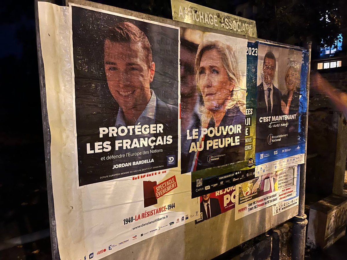 NadineDesprez's tweet photo. Grande opération de collage sur Rennes, Cesson, Betton et Saint Grégoire
En compagnie de @MartinSachot , Responsable 2ème circo 35
@JeanneMaupetit, adjointe Responsable RNJ35
@NadineDesprez , Coordinatrice communication 35
Et les jeunes du RNJ35
#RN35
#RNJ35
#MarinePrésidente https://t.co/k94SOgSl6v
