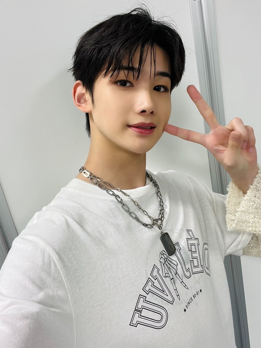 andTEAM_members's tweet photo. 2年目もよろしくお願いします 🥳 🥳
2년차도 잘 부탁드립니다！
#andTEAM #JO https://t.co/MAj6l197az