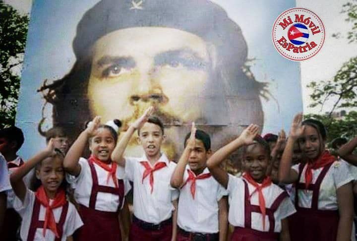 #FidelPorSiempre: "La más importante tarea de una revolución es educar, y la función más importante de una sociedad es la función del maestro, sin la cual todo lo demás sería inútil". #Cuba #CubaPorLaVida