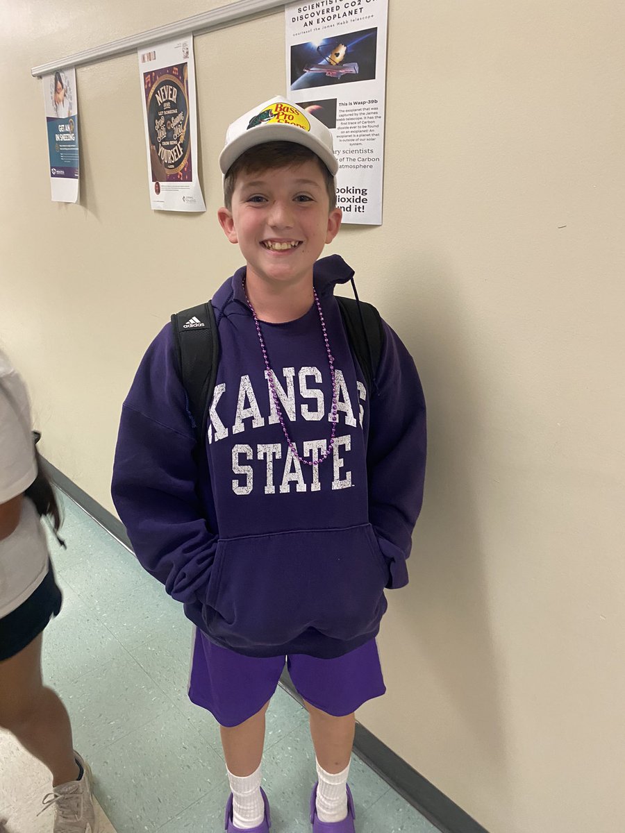 mserinthompson's tweet photo. @CPSAVID Smithton showed up for #CollegeColorsDay https://t.co/XFbFiIkAOE