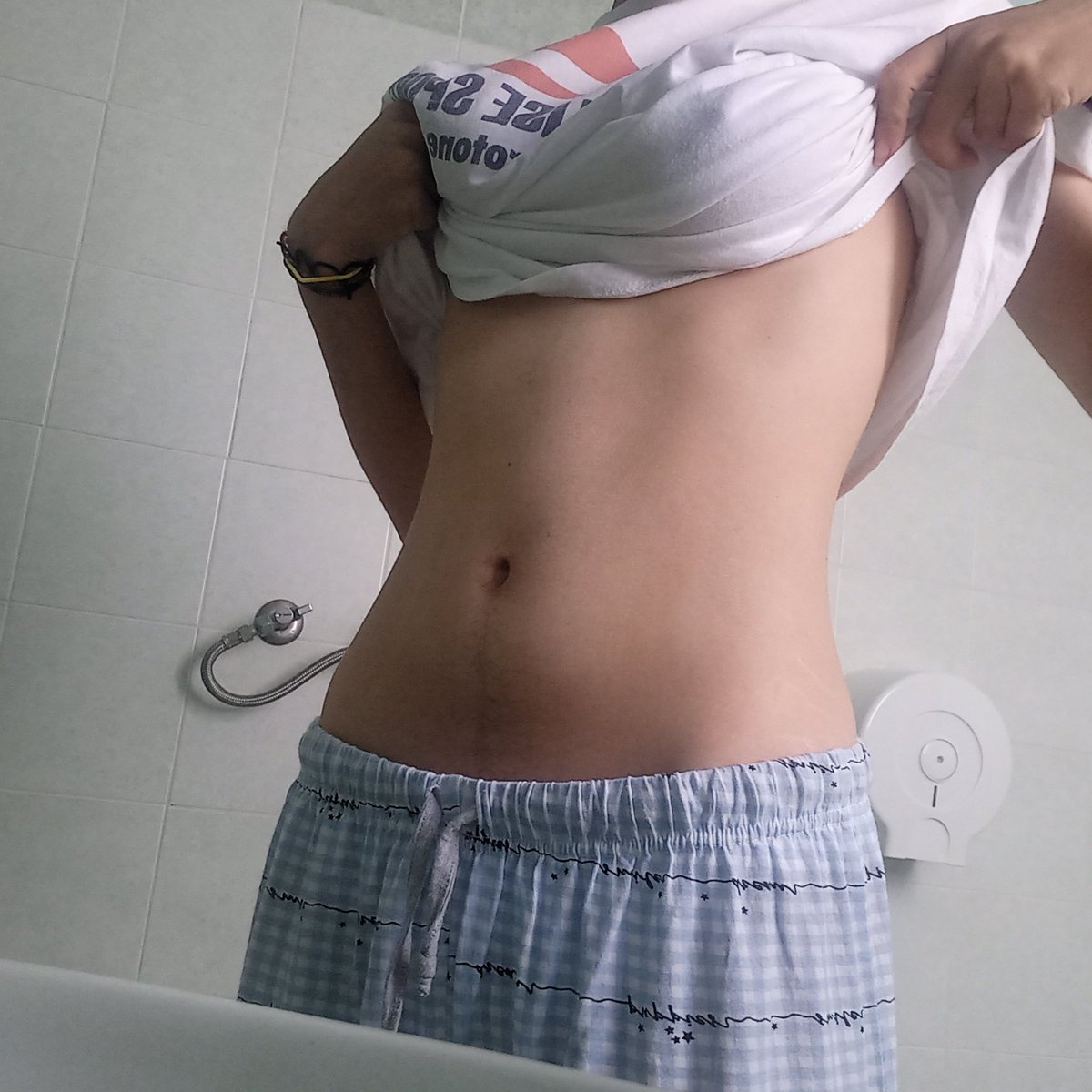 nwmoony's tweet photo. guess my bmi ♡ https://t.co/dej7Qv1zrs