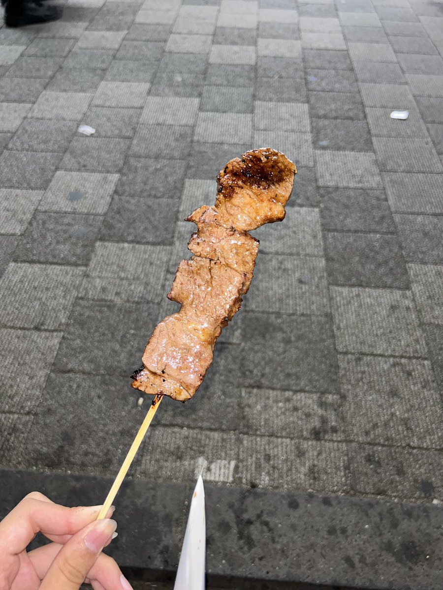 bonjinnnn's tweet photo. をめがさんが牛串奢ってくれた！！神すぎる！あとイケメンでした！！ https://t.co/eS922dGRBQ
