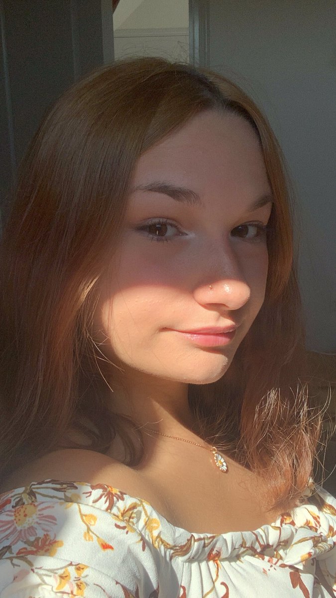 lenatrb's tweet photo. mes premières belles photos dans mon premier appartement😎 https://t.co/YcZE9d7eLm