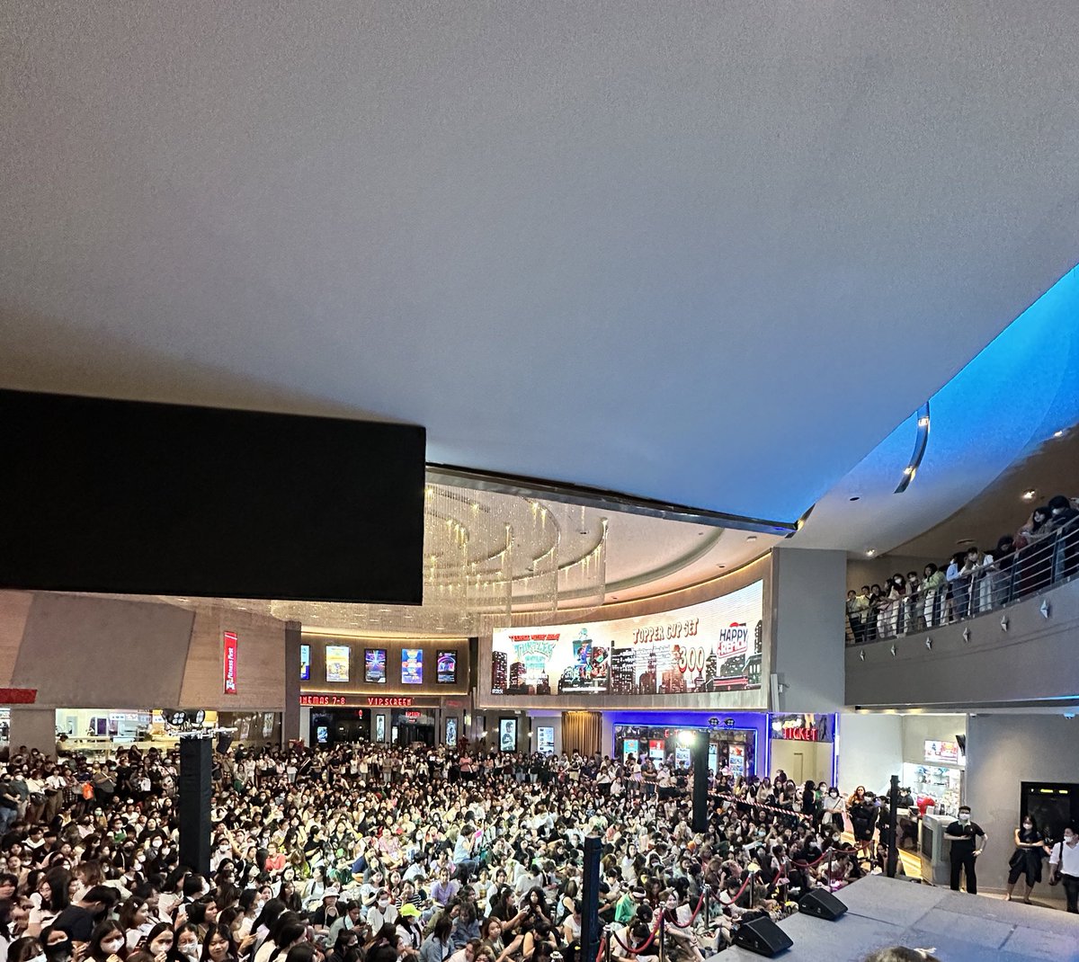 kanamedae's tweet photo. คนเยอะมากกกก
 #ManSuangxKoratCineplex
#ManSuang #แมนสรวง https://t.co/esVhQ4VYhH