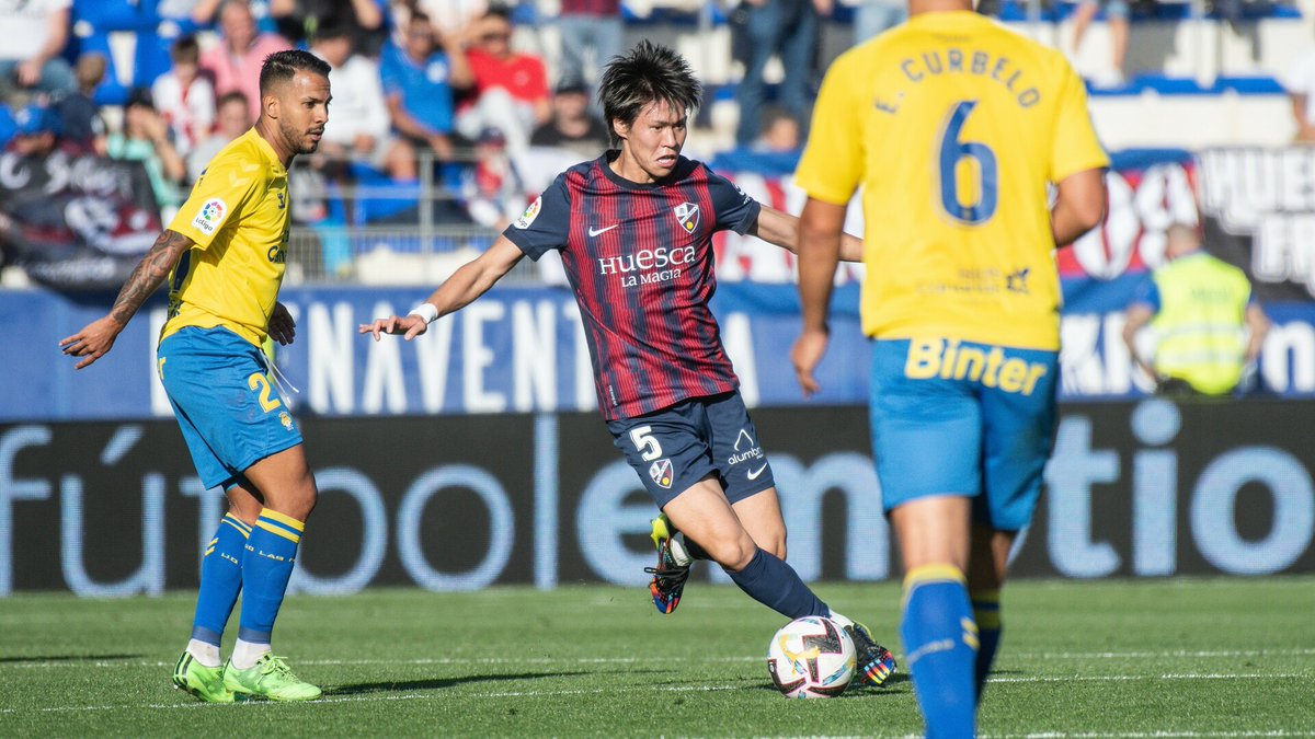 SDHuesca_jp's tweet photo. 橋本拳人選手がSDウエスカに入団🔵🔴

➕ 2年契約でチームに加入 💪

お帰りなさい @hassi37 🤝 https://t.co/NgbM662yOM