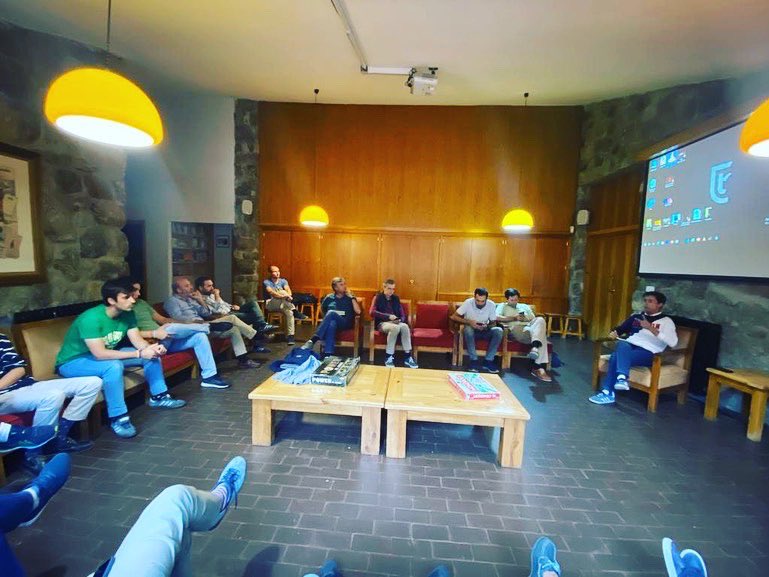 ClubPalomeras's tweet photo. Arranca el año en Palomeras y aquí estamos preparando con mucha ilusión todas las actividades culturales y formativas de los socios y las familias!!
#ganasdecomenzar https://t.co/mv3N7tH7ff