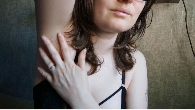 My hairy armpits can't wait for your tongue 🤑🤑🤑 #Mistress #armpitslover #armpitfans https://t.co/JLl<a href="/tag/mistress"class="tags">#Mistress</a><a href="/tag/armpitfans"class="tags"><span>#armpitfans</span></a><a href="/tag/armpitslover"class="tags"><span>#armpitslover</span></a>