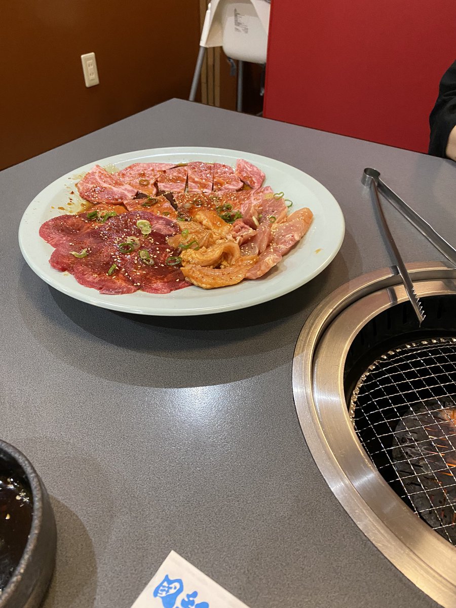 lIllllllIIllIIl's tweet photo. 焼肉中一日！ https://t.co/cGfF22FTCM