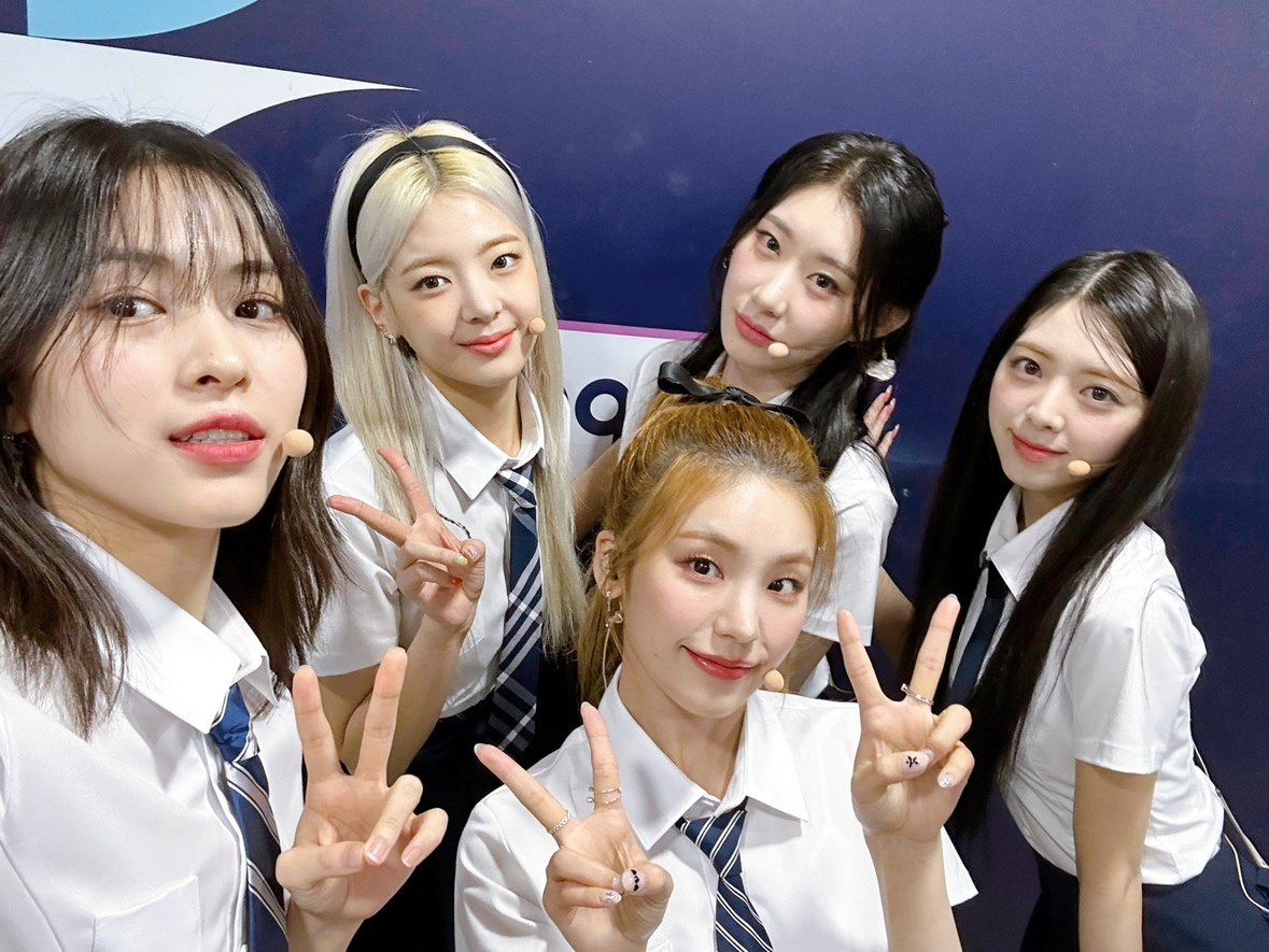 ㅤ 

Cake era might not end very smoothly as we were hoping, but I can assure you that I'm really enjoyed it! 🍰
다음 달 일본 컴백 준비하면서 다음 컴백 기다리자 ㅋㅋㅋㅋ
우리 멤버도 고생 많아고 우리 믿지도 고생 많으셨어요! 💙💙💙

⠀⠀⠀⠀