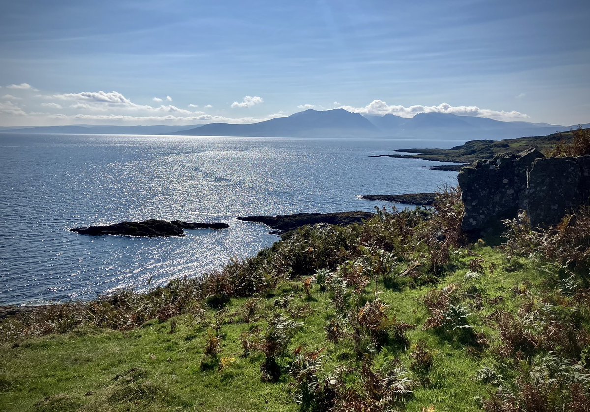 Enjoying a sunny weekend in #Scotland 🏴󠁧󠁢󠁳󠁣󠁴󠁿☀️ #Bute @WestIslandWay #Argyllandbute @BBCScotWeather @StormHour @ThePhotoHour