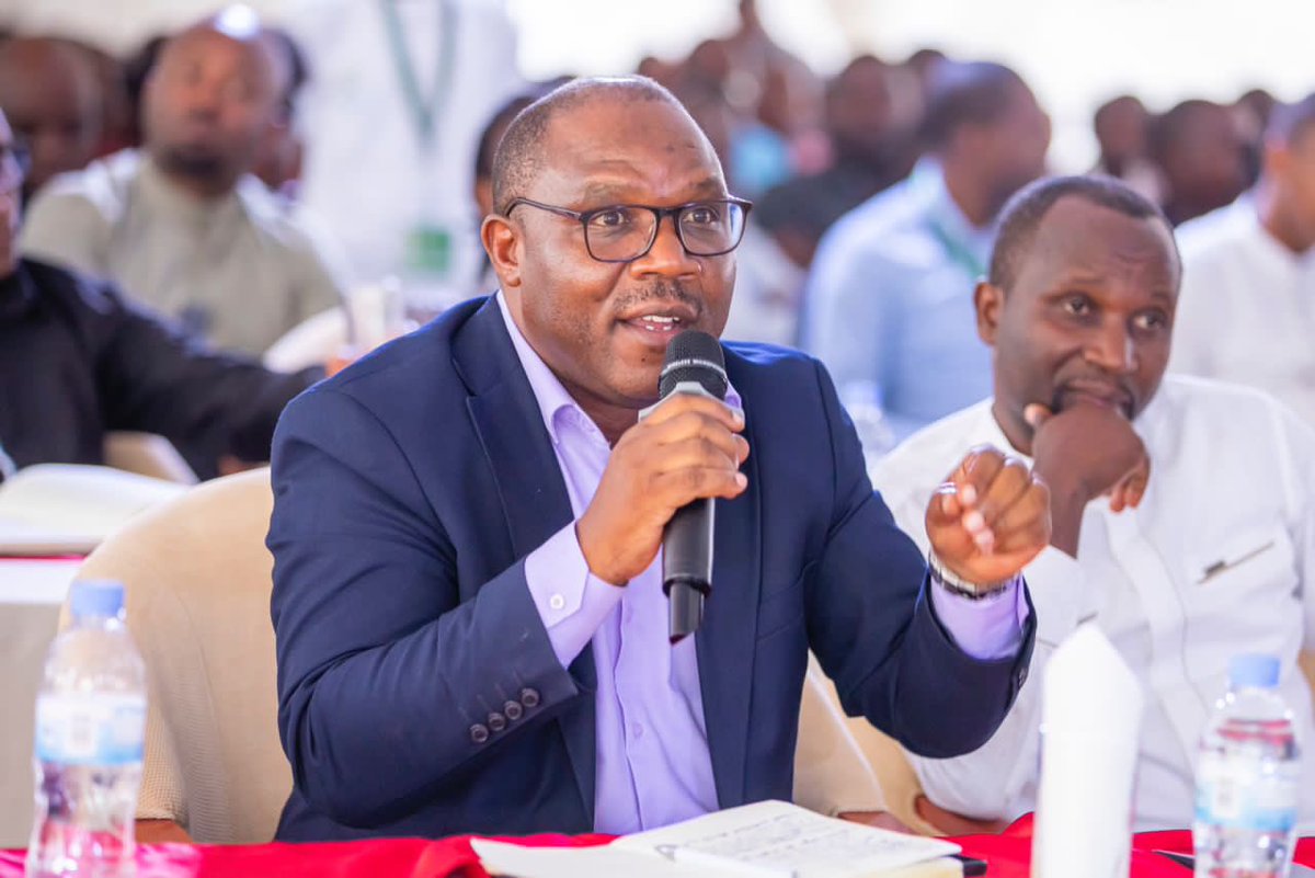 GagaUwera's tweet photo. #AgUpdatesRW 

#Day2 of the Rwanda Agriculture Sector Workshop! Today, the discussion is focusing on how veterinary doctors and agronomists can collaborate with district officials to achieve food security. #Season2024A 
📸:@MazimpakaJp https://t.co/xkkDJU5muv
