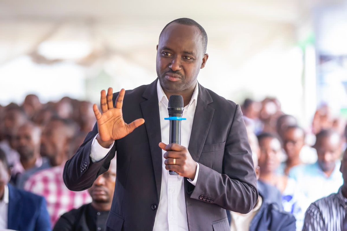 GagaUwera's tweet photo. #AgUpdatesRW 

#Day2 of the Rwanda Agriculture Sector Workshop! Today, the discussion is focusing on how veterinary doctors and agronomists can collaborate with district officials to achieve food security. #Season2024A 
📸:@MazimpakaJp https://t.co/xkkDJU5muv