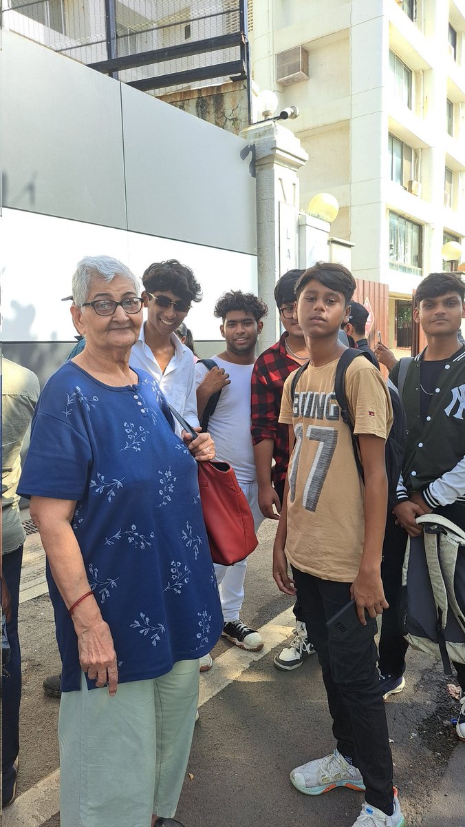 <a href="/iamsrk/">Shah Rukh Khan</a> 17 year old fans and a 77 year old fan wished you good luck for #Jawan #AskSRK