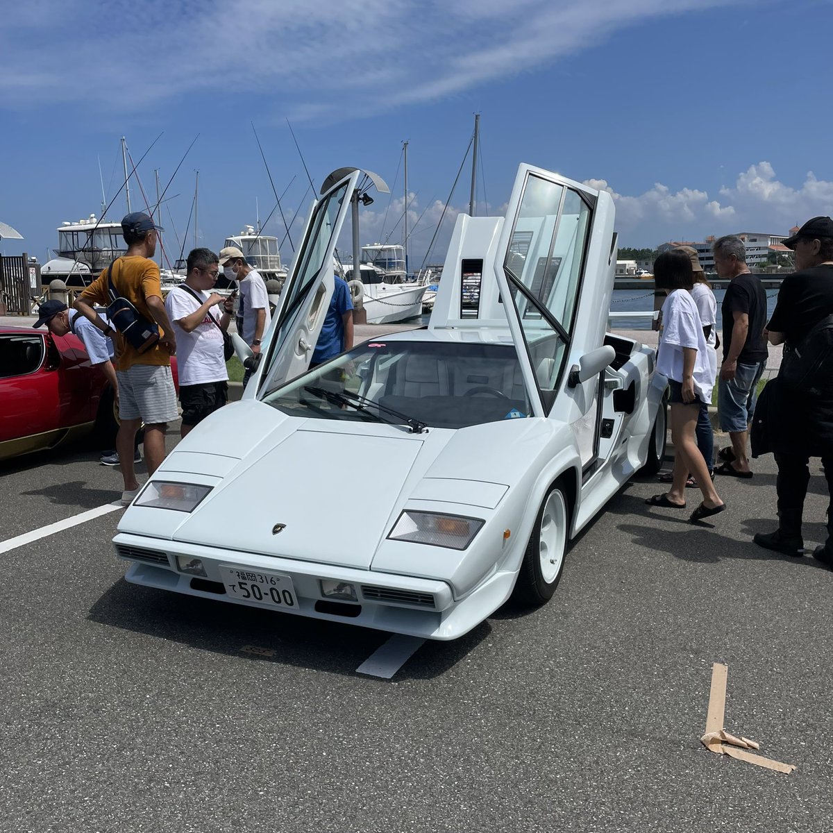 xxxhks86's tweet photo. スーパーカー消しゴムっていう世代の車種
実物みたのもはじめだったし、ナンバーついてて、自走してきてることに驚く🫶
#カウンタック
#LP500? https://t.co/9nvGhyj7Ik