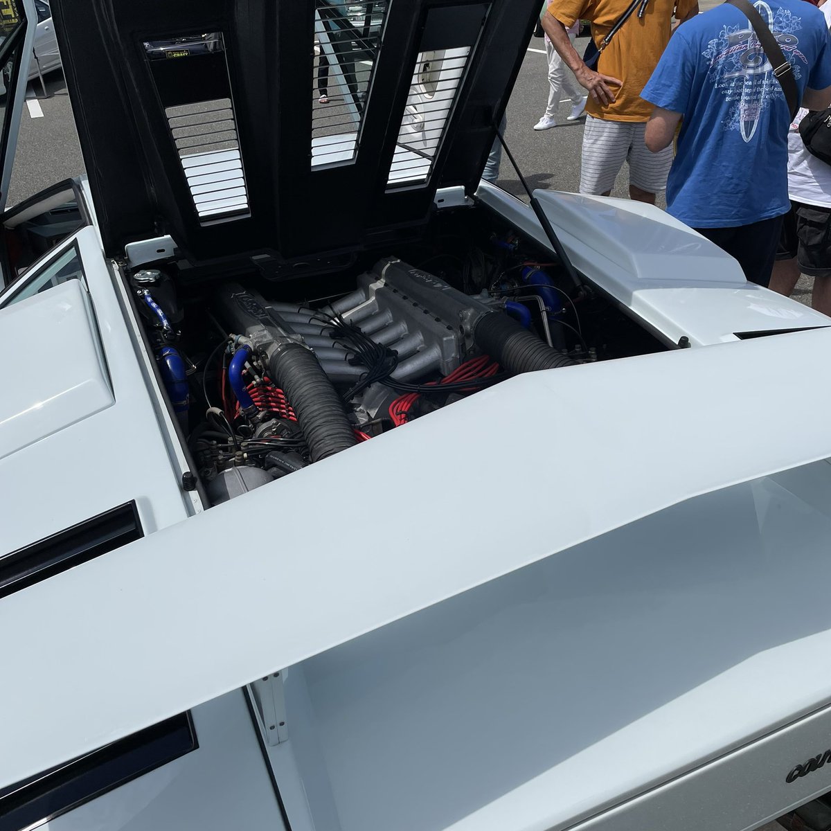xxxhks86's tweet photo. スーパーカー消しゴムっていう世代の車種
実物みたのもはじめだったし、ナンバーついてて、自走してきてることに驚く🫶
#カウンタック
#LP500? https://t.co/9nvGhyj7Ik