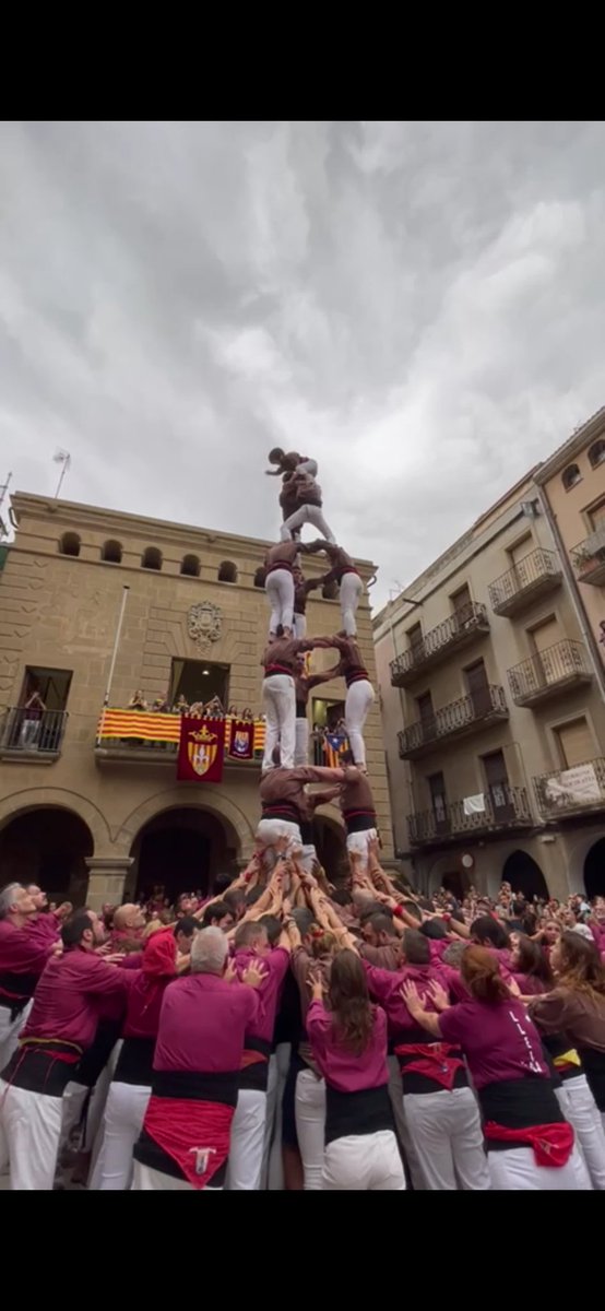 margeners's tweet photo. Ahir vam actuar a la Festa Major d'#Agramunt on vam fer un 5d6 dins l'església i ja fora a plaça el 3d7, el 3d6xs i un pd5.

Moltes gràcies @CdLleida per l'ajut a les pinyes, i fins la setmana que ve a Guissona.

#ElNostre7embre #MargenersDeGuissona #SangMarró https://t.co/6ZtqNqvG8e