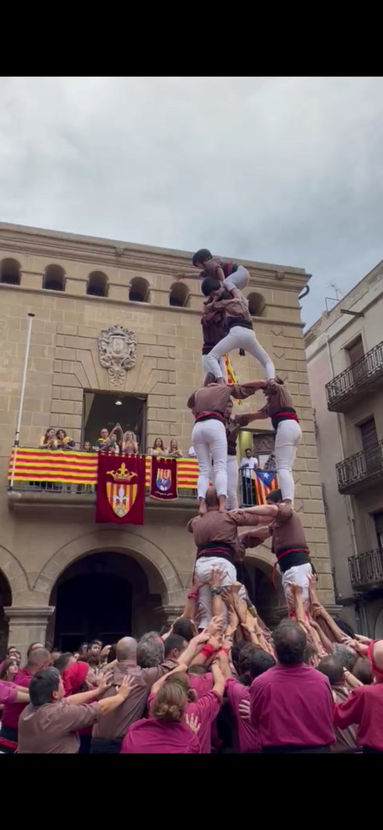 margeners's tweet photo. Ahir vam actuar a la Festa Major d'#Agramunt on vam fer un 5d6 dins l'església i ja fora a plaça el 3d7, el 3d6xs i un pd5.

Moltes gràcies @CdLleida per l'ajut a les pinyes, i fins la setmana que ve a Guissona.

#ElNostre7embre #MargenersDeGuissona #SangMarró https://t.co/6ZtqNqvG8e