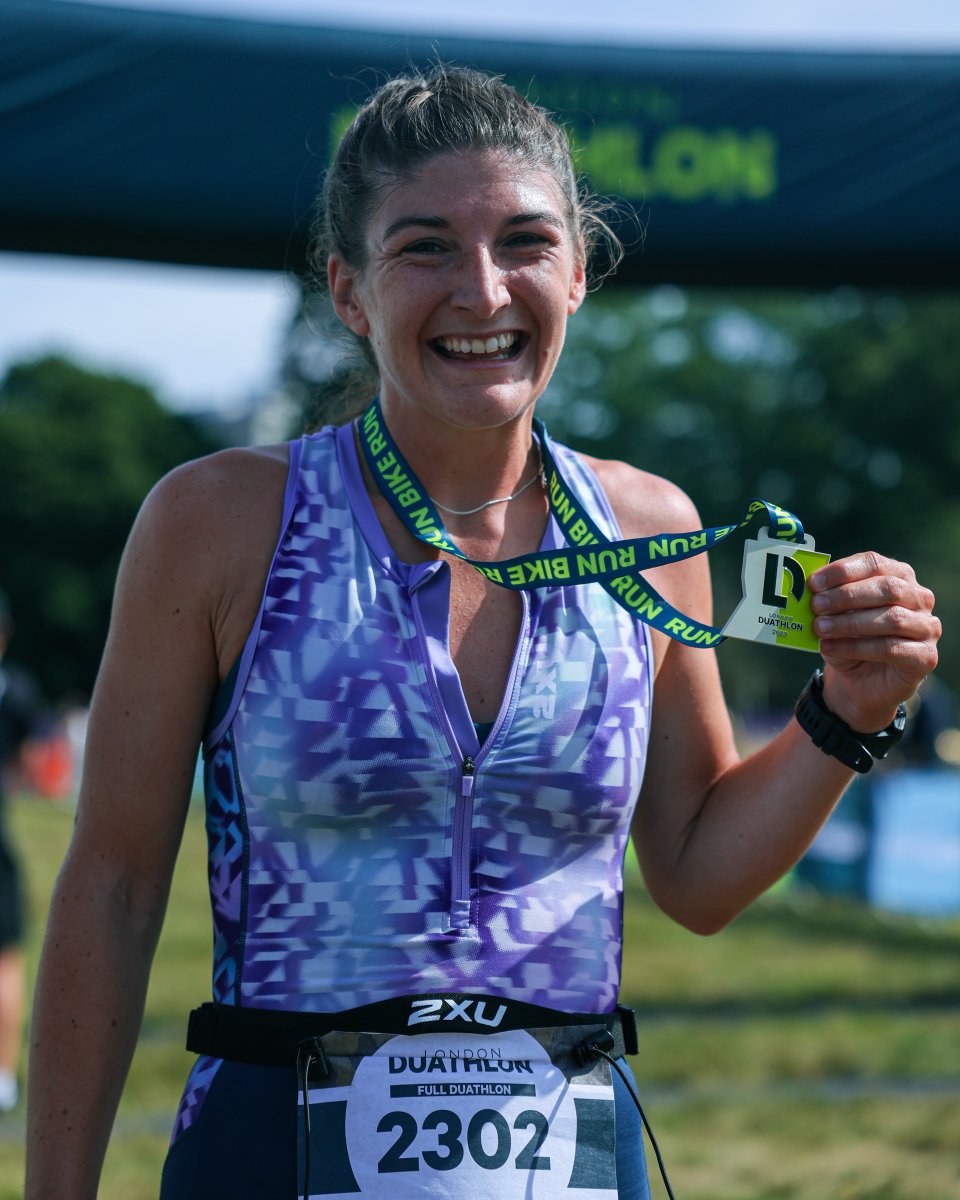 Our first men's and women's finishers of the day! Alex Carr finished the Full Duathlon in a time of 2:04:54 (nearly a minute faster than his winning time last year). And Jess Furness in a superb 2:28:24 #LondonDuathlon