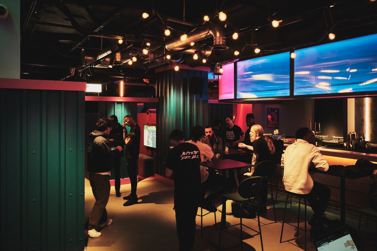 Phew Nguyen 📷 tweet media