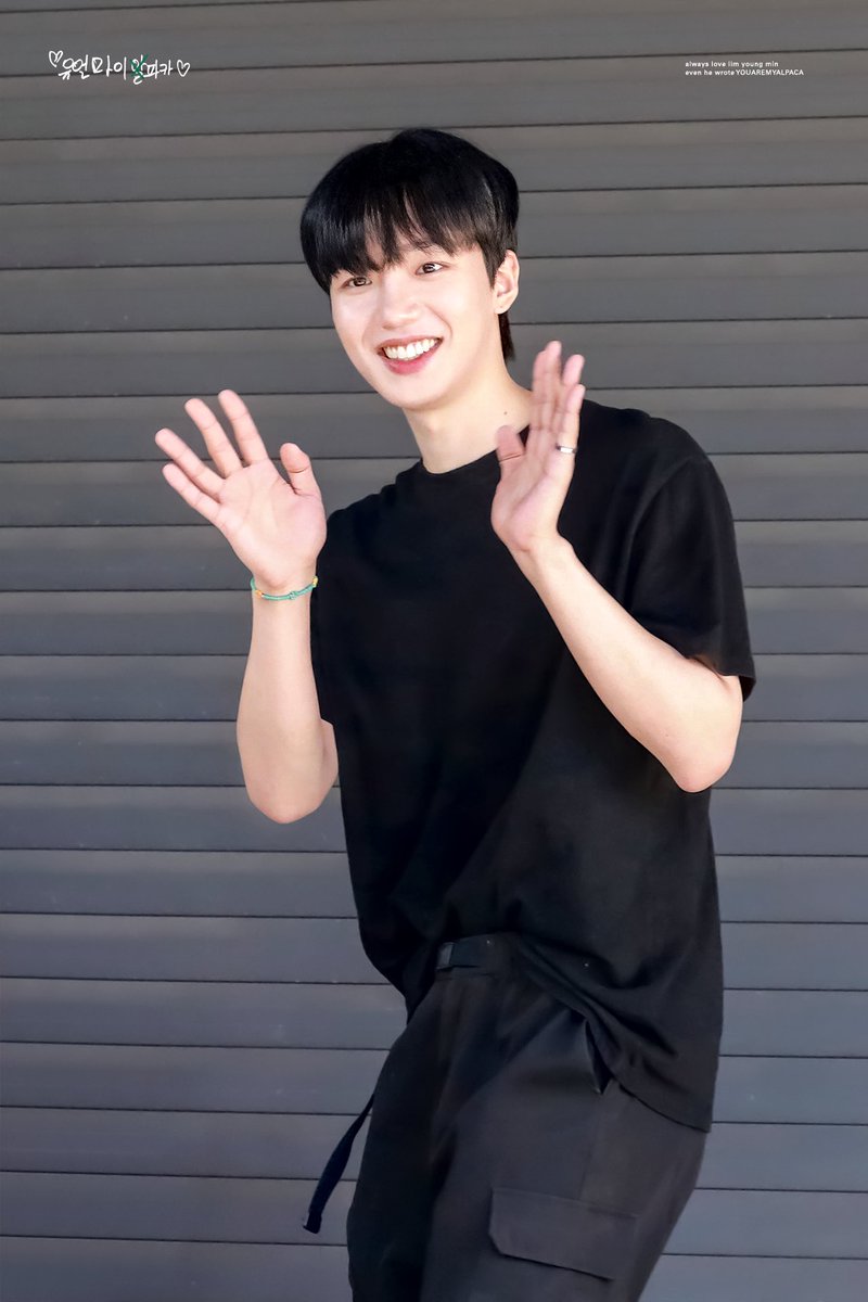 YOUAREMYPACA's tweet photo. 230902 팬싸 퇴근

잠깐만... 나 시간여행 했나봐

#임영민 #LIMYOUNGMIN @LYM_offcl 
#IN_MY_ROOM https://t.co/CsEsjUESZP