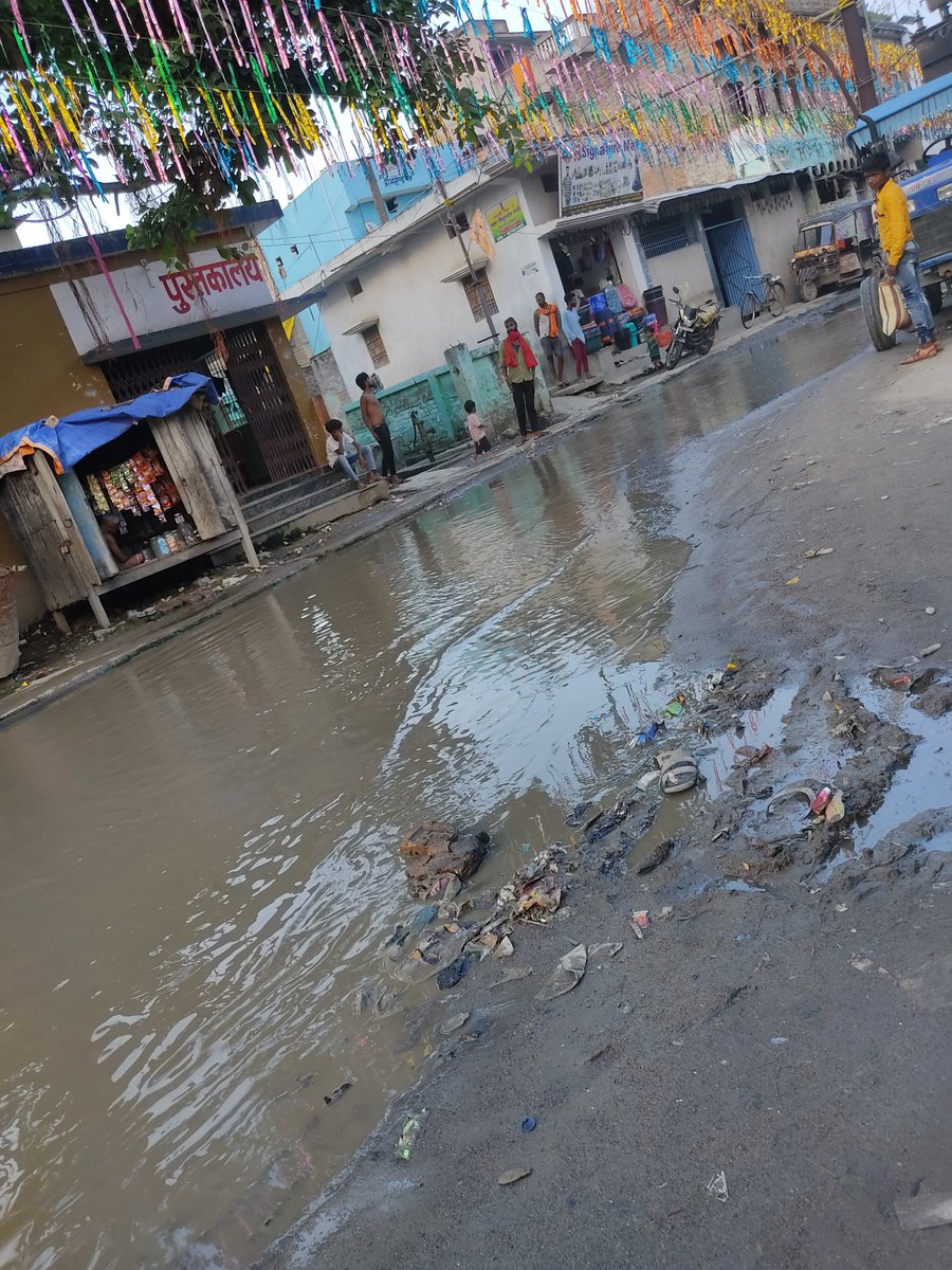 IndianAnimeWeeb's tweet photo. Dear @NitishKumar Ji 
If you ever feel bored then you can enjoy this luxurious swimming pool located at main road, Bhadas, Khagaria. Although this swimming pool was destroyed around 6 months ago but thanks to our talented engineer and thekedaars, it reconstructed itself back. https://t.co/FZmRzCynb9