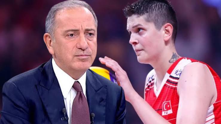 Fatih Altaylı: Türkiye’ye bir takım sporunda en başarılı günlerini yaşatan voleybolcu kadınlarımıza artık açıktan saldırıya geçtiler.

Ne federasyon ne de bir başkası bu kızlarımızı savunmuyor. Hadsizlere karşı kendini siper etmiyor. 

İngiltere’de iken grup seks partileri ve