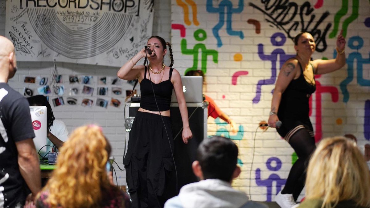 the_recshop's tweet photo. Beautiful moments ✨💖💙💛✨ @the_recfest Full video drop soon! 📼 #therecfest #therecshop #festival #woodgreen https://t.co/T1Sqt4N6l3