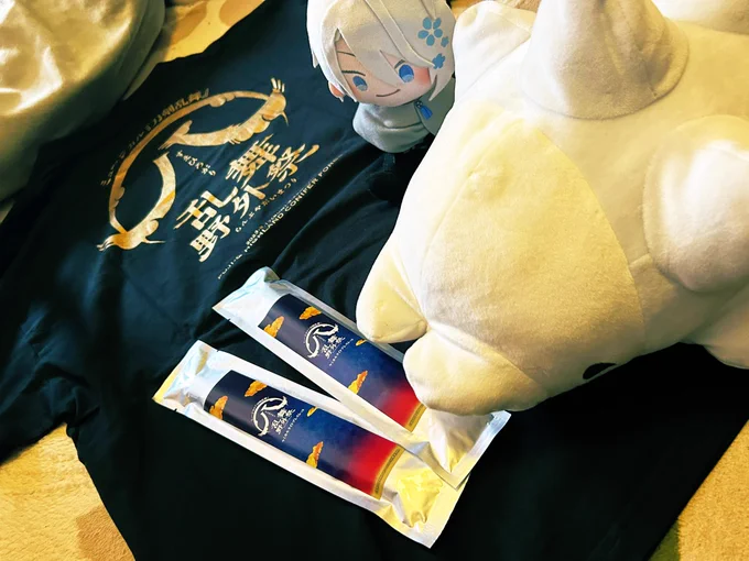 昨日届いていました。思わずユキハミちゃんと比較しちゃった・ᴗ・乱舞野外祭も富士急ハイランドも楽しみです。ワクワク!全力で楽しむぞい! 