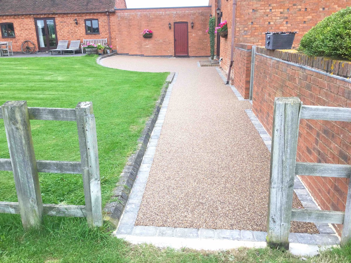 RonaDeck's tweet image. Spot the difference! Another pathway project was successfully completed with National Surfacing - our approved contractors! Swipe right to see the transformation!

Visit our website today to fill in our free quotation form!

#ResinBound #PathwayGoals #ResinBoundSurfacing #Pathway