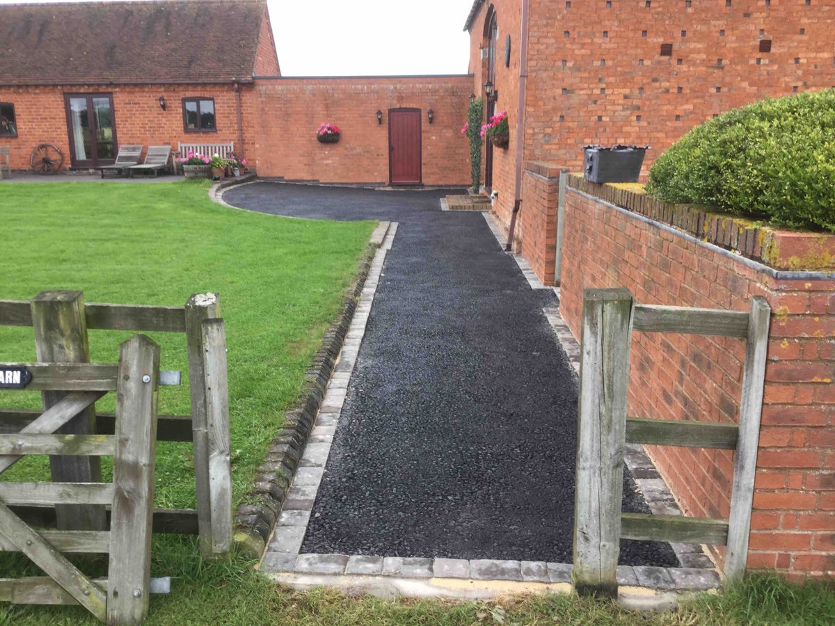RonaDeck's tweet image. Spot the difference! Another pathway project was successfully completed with National Surfacing - our approved contractors! Swipe right to see the transformation!

Visit our website today to fill in our free quotation form!

#ResinBound #PathwayGoals #ResinBoundSurfacing #Pathway