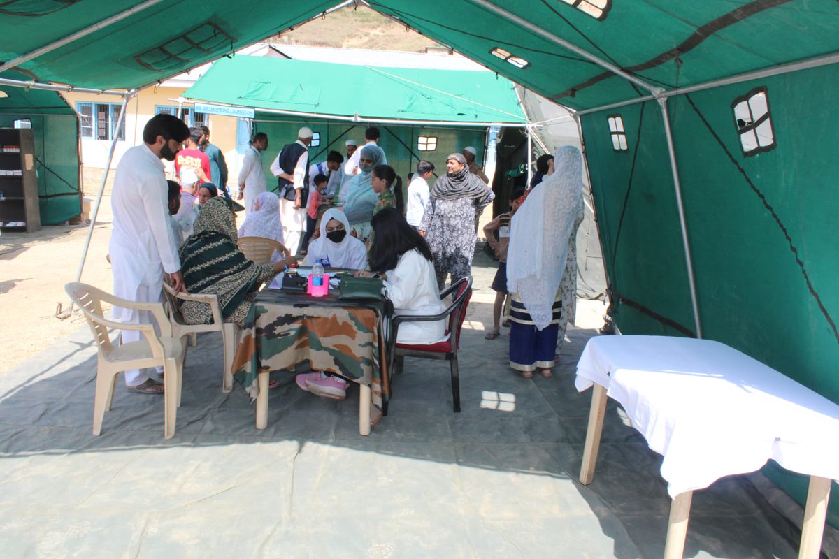 FatimaB62073964's tweet photo. #RashtriyaRifles  #Himalayan Mtn Brigade Organised a medical camp Village Fatehgarh in Bla.     #familyPhysician #GeneralPhysician Medicine &amp;
#FemaleGynecologist experts of provided collective potential to locals in the event,
@464646
@Baramulla46
@adgpi
@ChinarcorpsIA
@IndiaG2O https://t.co/1vShxS7tz8