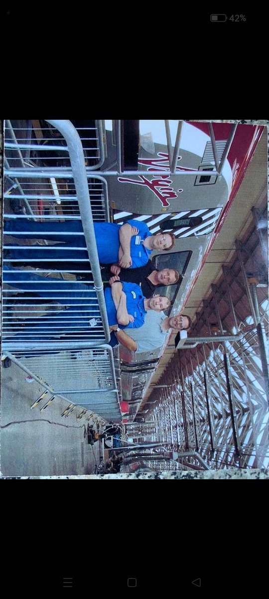 double_s_loco10's tweet image. 2002 pushing technology and efficiency in manufacturing rolling stock. #bestboss Howard #class220 Shaun and Max. #goodolddays