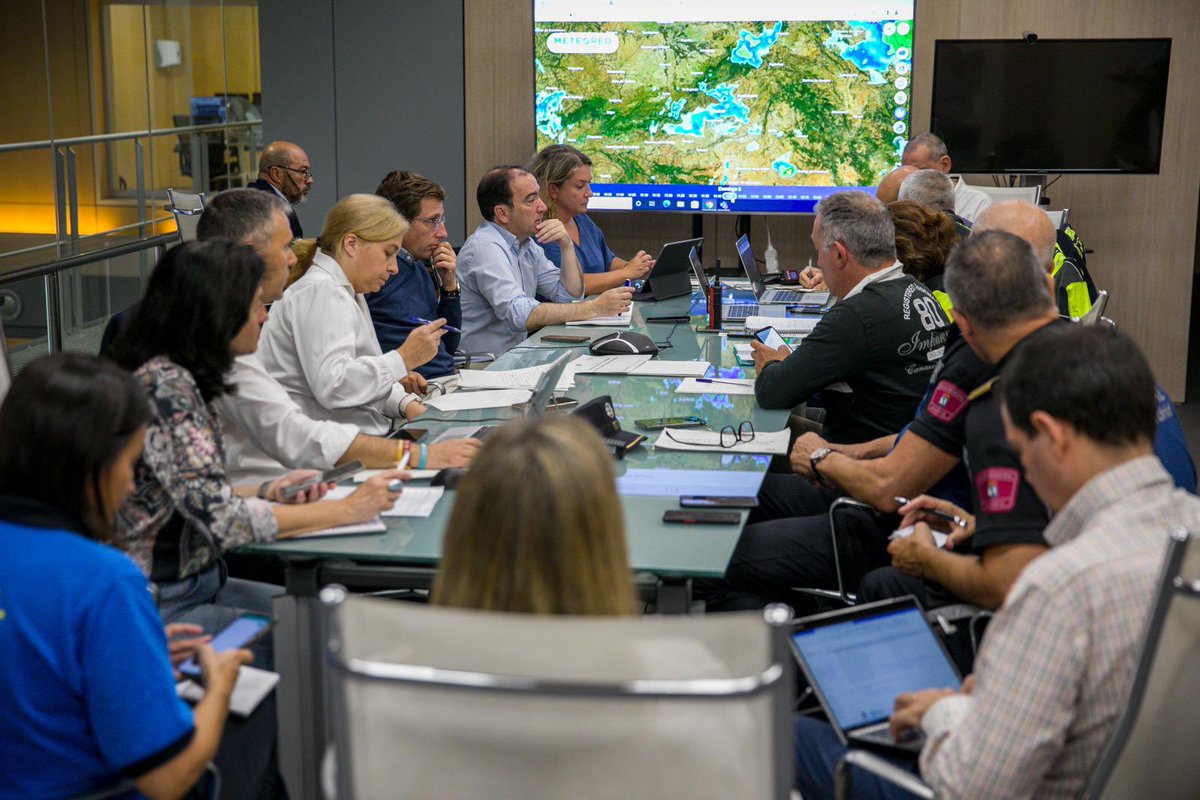 Se han reforzado los servicios de emergencias y seguridad y desde el viernes están activadas medidas para afrontar la DANA.

Por la situación excepcional y anómala, en la que se batirá el récord de precipitaciones, pido a los madrileños que se queden en casa hoy. 

Precaución.