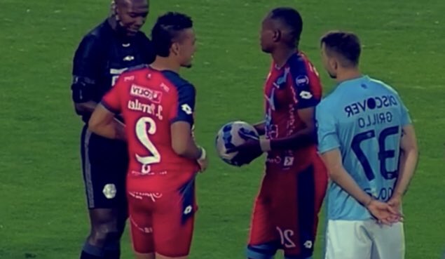 Vocero_Bitri's tweet photo. 🔴🔴EMPATE AGÓNICO
👨🏻💻#ElNacional empató 1x1 con #UCatolica en la última jugada con gol de #AQuiñonez a los 95’. Mucho por mejorar. Puntos altos #DavidCabezas y #JParrales, #JChala falto de humildad erró el penal que pudo abrir el marcado a los 83’.
📲https://t.co/qVzB1OJwSo https://t.co/xTzuIYqk5U