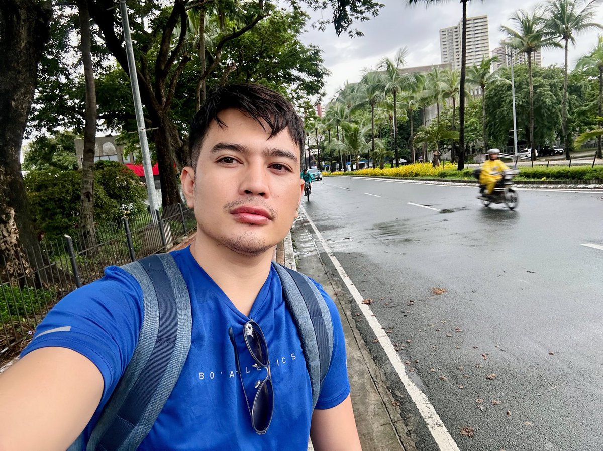 Darkar014's tweet photo. Survived day 2 of the dragon boat training kahit wala pang tulog from the F event. https://t.co/mFpWf2fBzJ